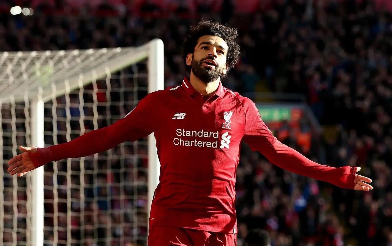 克罗斯评历史最佳11人：C罗左边锋，梅西前腰，马尔蒂尼入选（克罗斯评选史上最佳11人：C罗踢左翼，梅西任前腰，马尔蒂尼在列）