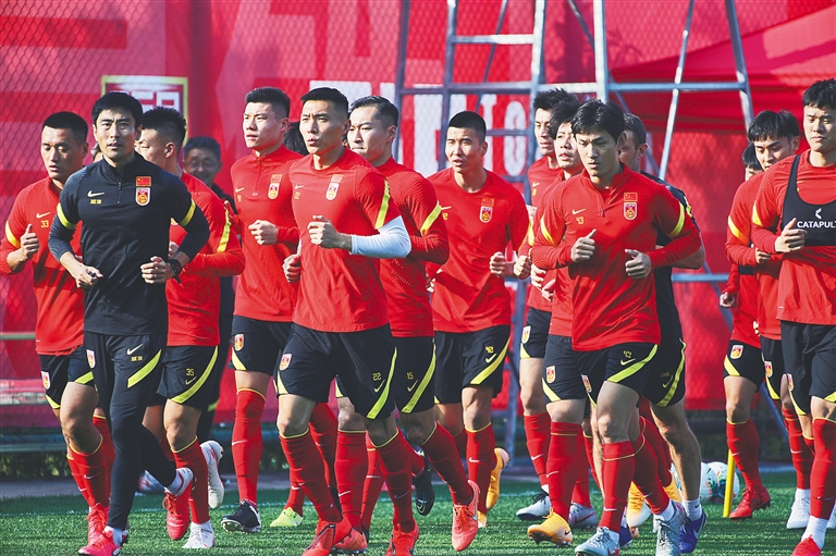 9场6球，身为中场的若昂-内维斯成为本赛季巴黎队内第一射手（9战6球，中场若昂-内维斯领跑巴黎本季射手榜）