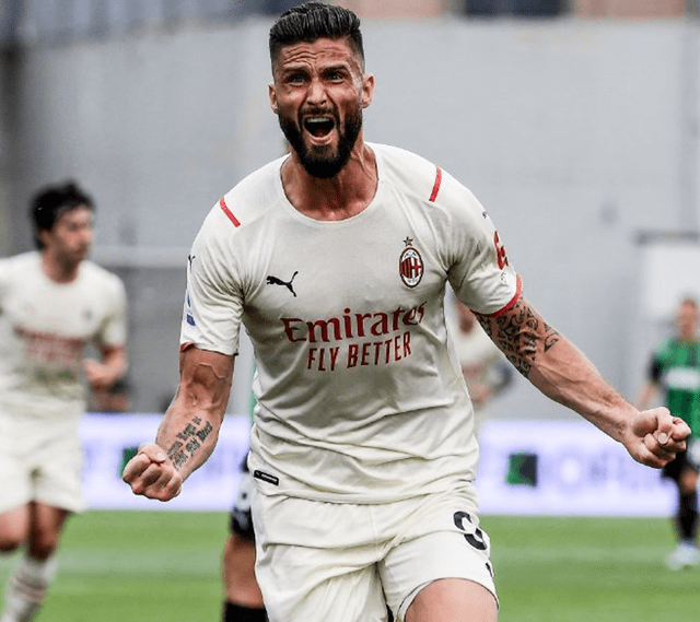 梅婷一家四口前往伯纳乌观战皇马vs尤文，女儿表示看完有点困（梅婷携家人四口现身伯纳乌观皇马对尤文，女儿笑称赛后有点困）