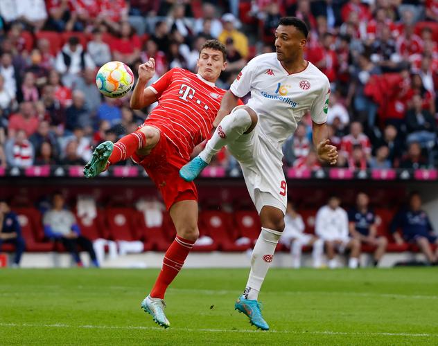 历史首次女裁判担任中超主裁，董方雨将执法西海岸vs亚泰（中超迎来首位女主裁：董方雨将执法西海岸对阵亚泰）