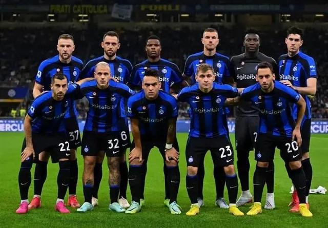 中超：山东泰山主场2-0完胜青岛队（中超：山东泰山主场2比0击败青岛队）