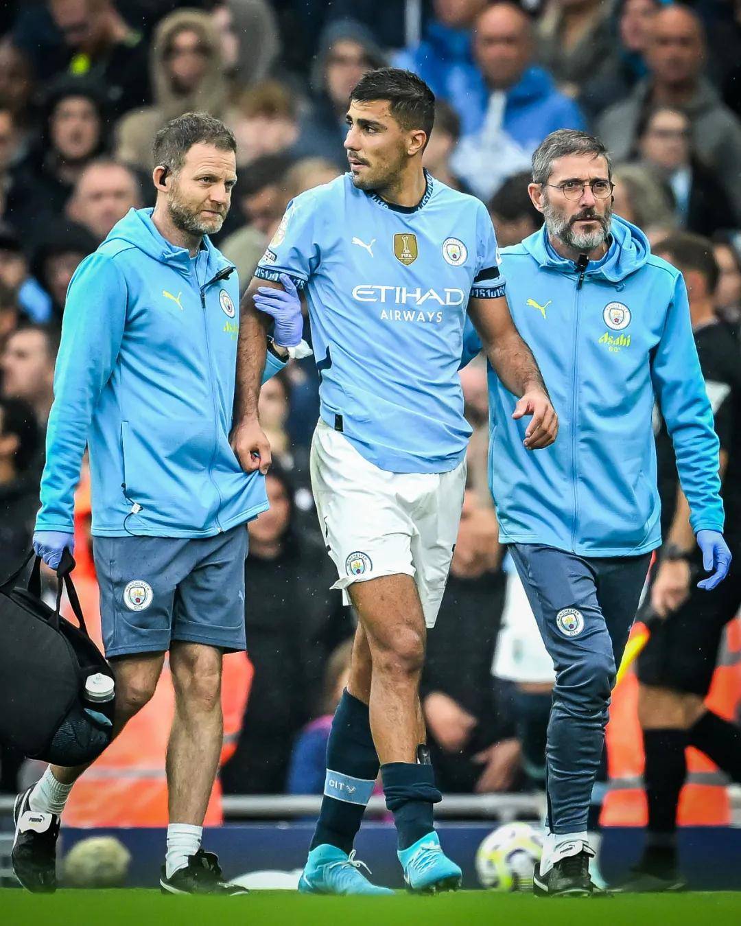 客场作战依然踢得从容（客场征战依旧从容不迫）