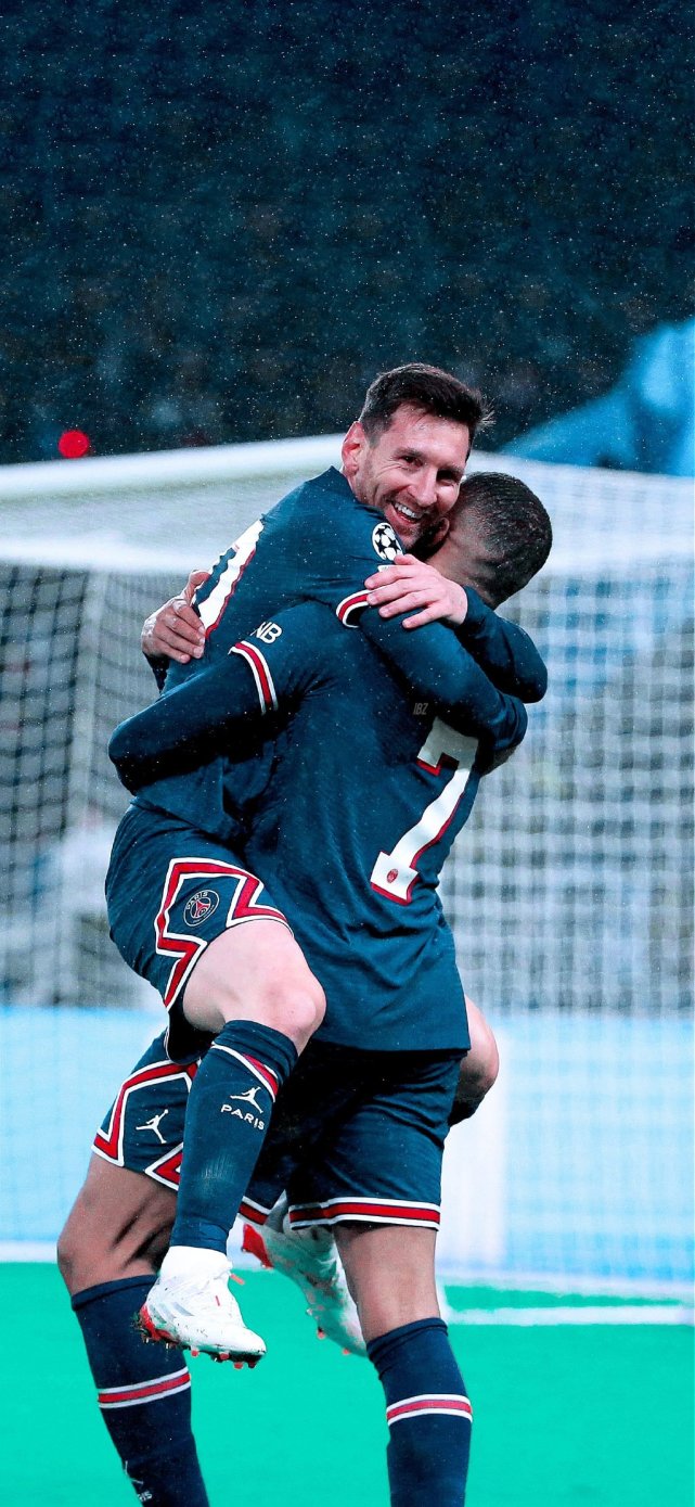 基耶利尼：斯帕莱蒂说尤文能争冠，俱乐部在处理伊尔迪兹续约（基耶利尼：斯帕莱蒂看好尤文夺冠，俱乐部正推进伊尔迪兹续约）