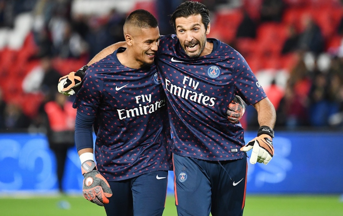 刘伟国：捧起中甲冠军奖杯很激动，明年力争在中超站稳脚跟（刘伟国：中甲夺冠激动不已，明年争在中超立足）