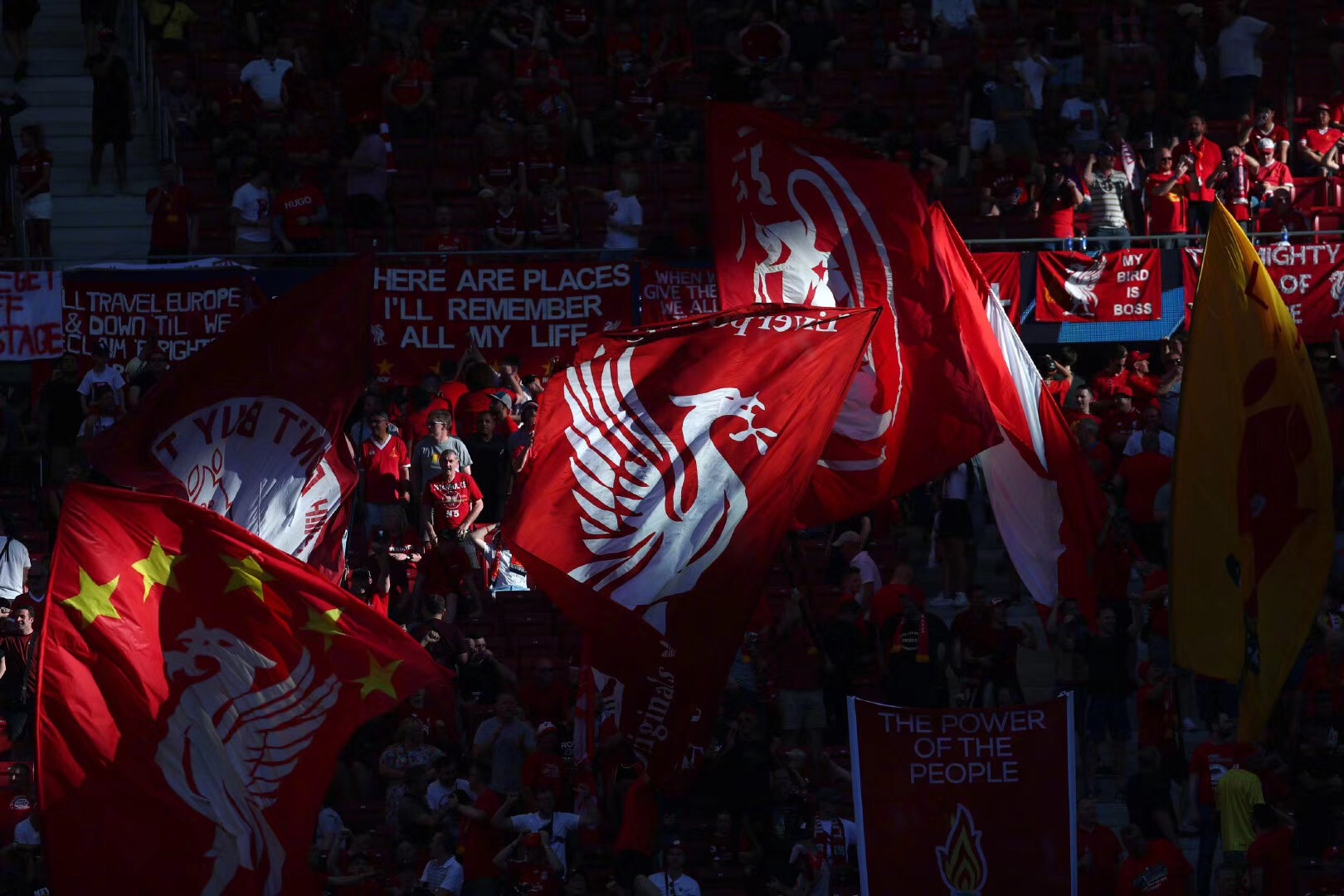 有爱，埃德森用手语向一名聋哑女球童示意：我爱你（暖心一刻：埃德森用手语向聋哑女球童传达“我爱你”）