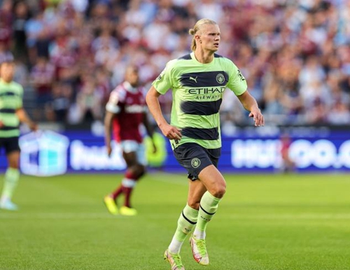 拜仁“小王子”卡尔的巨星之路 偶像梅西但不想和谁比较（拜仁“小王子”卡尔迈向巨星：偶像是梅西，但不与任何人比较）