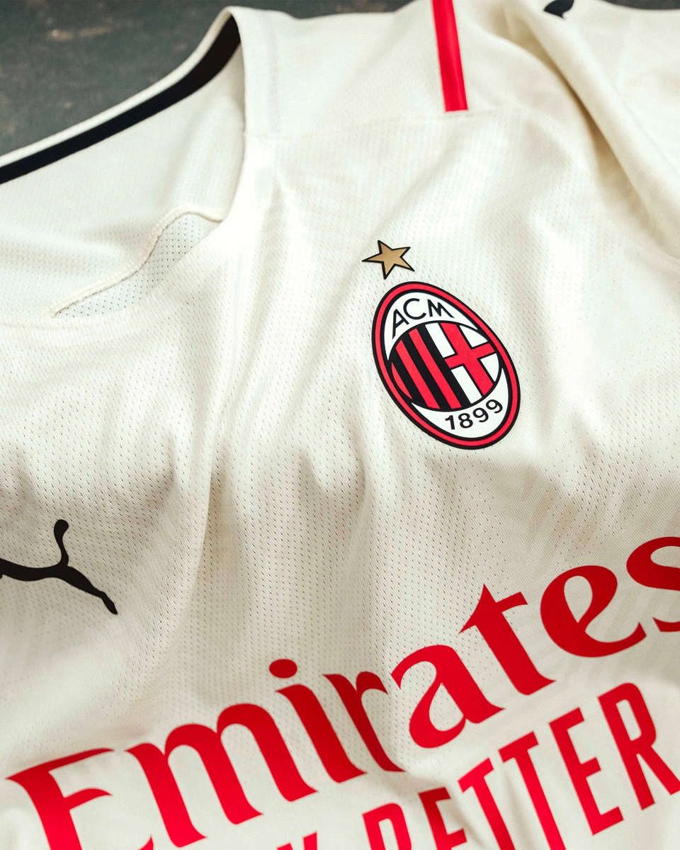 杭州女足举行环西湖徒步活动，全程八公里（杭州女足开展西湖环湖8公里徒步活动）