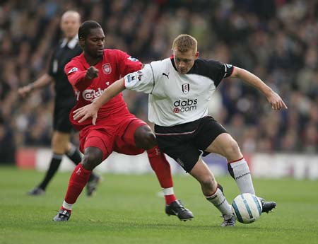 欧文背身单打得分，技术精湛（欧文背打取分，技艺精湛）