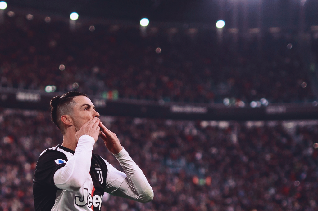 半场：阿森纳0-1热刺，萨尔超远吊射神仙球，里沙利松失空门（半场战报：热刺暂1-0阿森纳，萨尔超远挑射世界波，里沙利松错失空门）